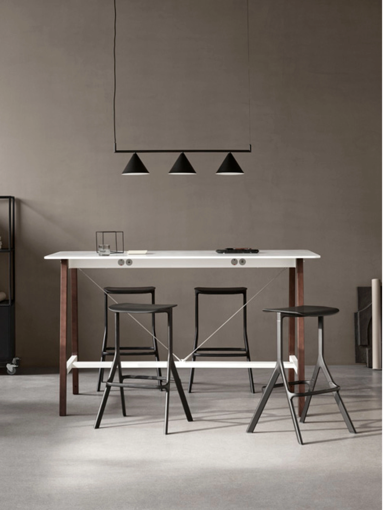 Axyl_Un-Upholstered Stools