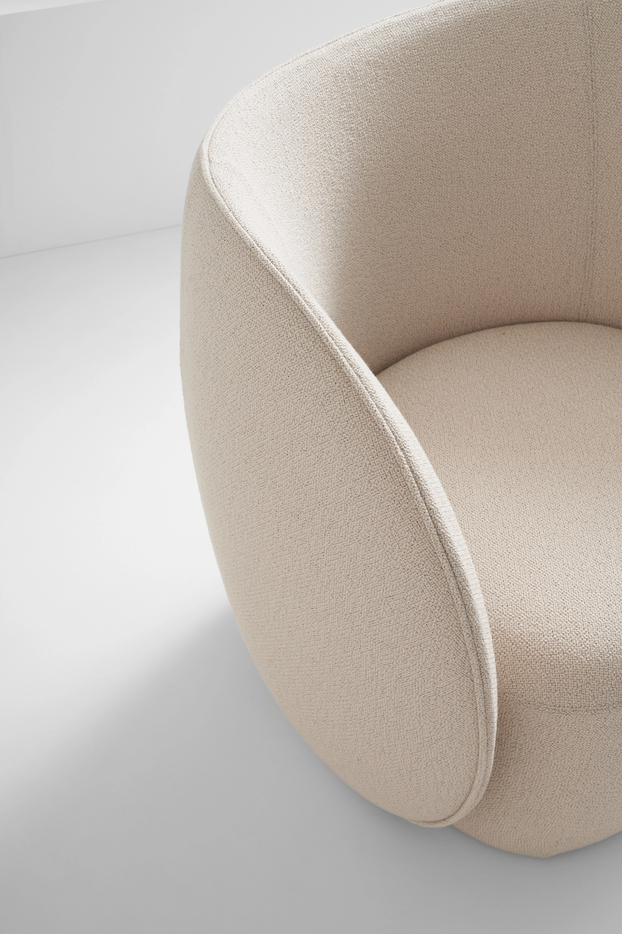 Bastille_Lounge_Club_Chair_Gallery_02